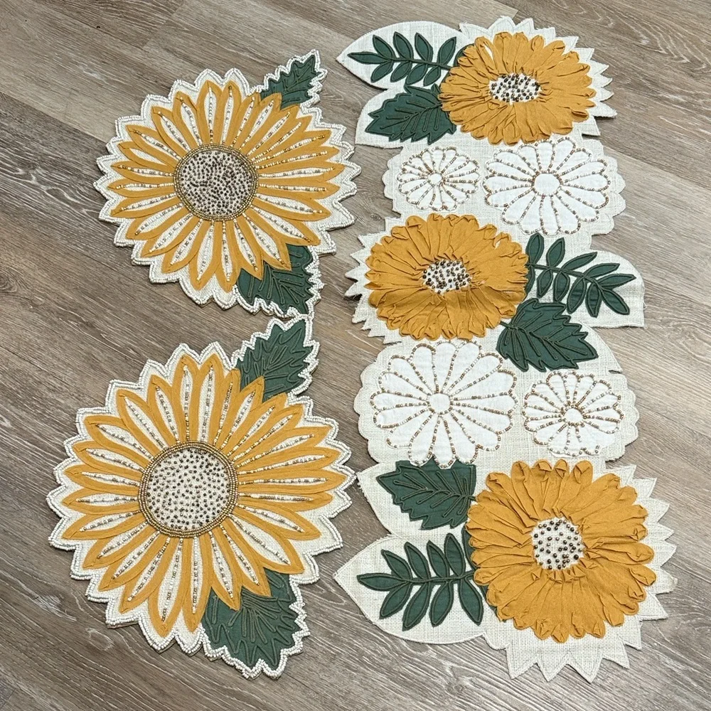 NWT Kohl's Embellished Burlap Sunflower Runner & Placemats Set
